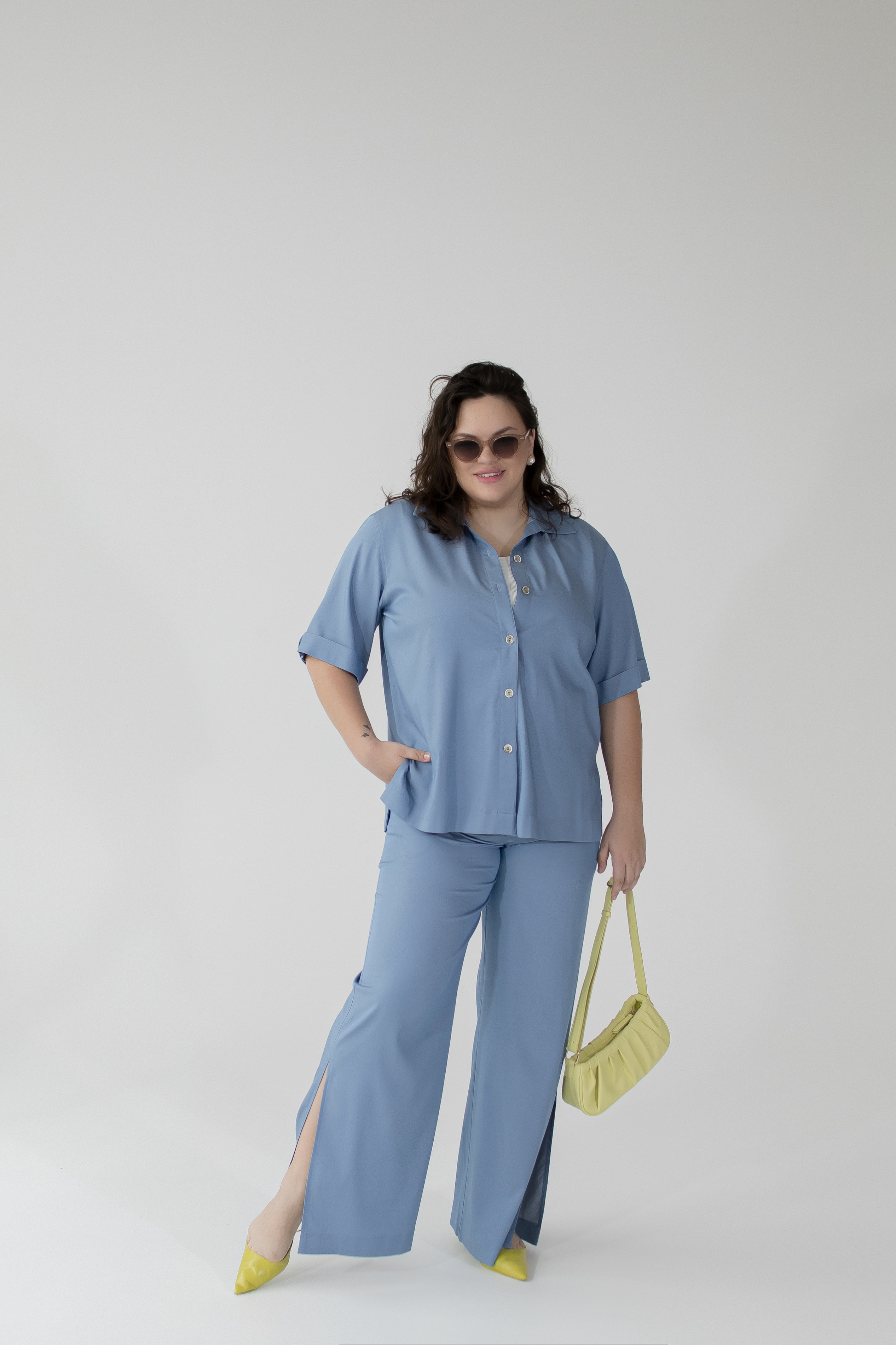 Костюм голубого цвета