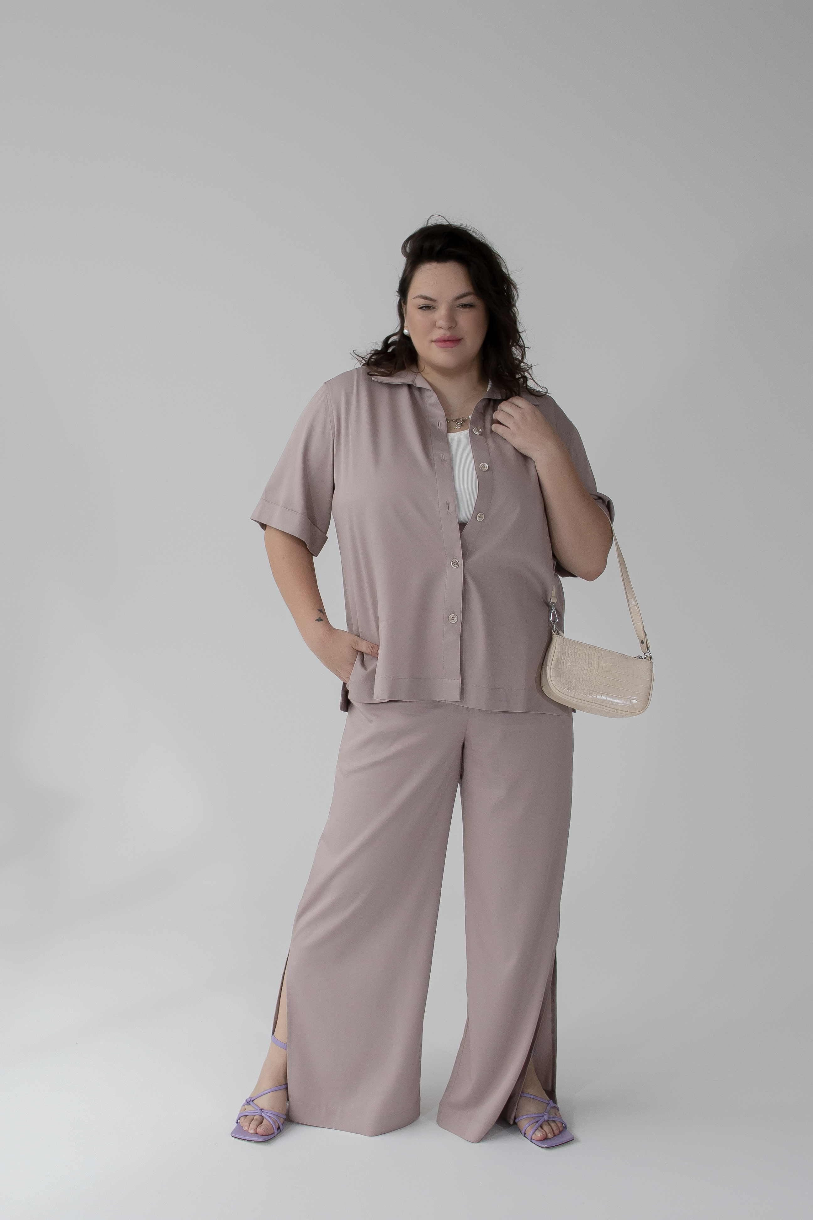 Костюм пудрового цвета