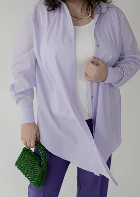 Фиолетовые брюки и асимметричная рубашка