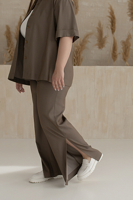 Костюм табачного цвета