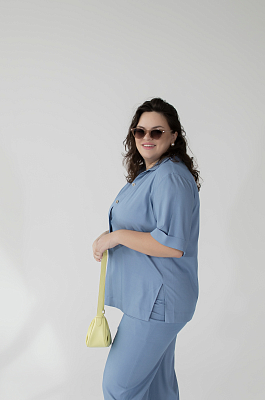 Костюм голубого цвета