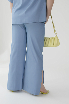 Костюм голубого цвета