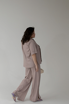 Костюм пудрового цвета